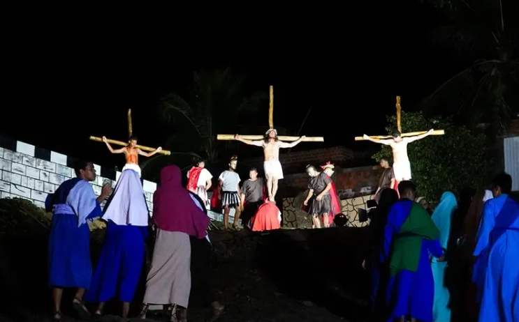 Encenação da Paixão de Cristo atrai multidão e emociona público em Traipu